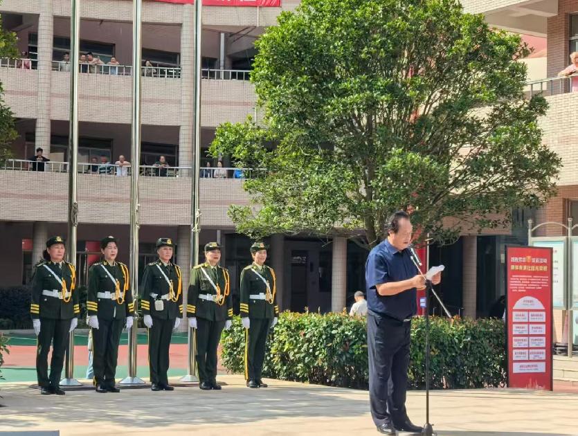 银龄启新程 笃行向未来 南通市老年大学举行2026年秋季开学升国旗仪式